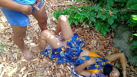 Indian amateur brunette takes a wild outdoor sex session