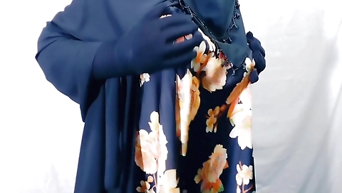 Himalayan naked woman takes a bath and masturbates