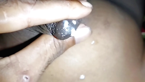 Indian babe with hairy pussy and hairy pussy lice sucking milk