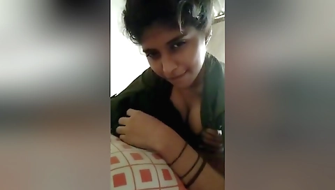 Indian babe gives a handjob to her bf and then breasts