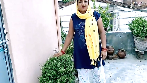 Indian amateur shows how she can remove her own emulsion