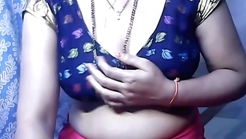 Indian solo video with the hot girl in jeans and blouse