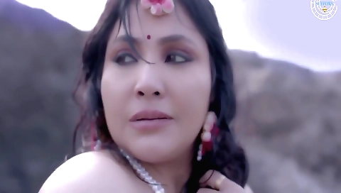 Amateur with a round ass is getting fucked in her backyard