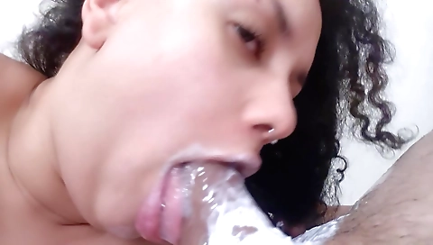 Deepthroat face fucking of a girl in amateur scene