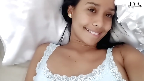 A brunette babe sucks dick and makes a homemade porn vid