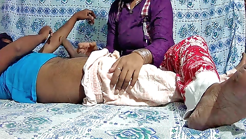 Indian teen girl and smart boy have sex in the park