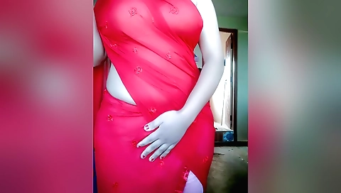 Indian amateur brunette takes off her pants and rides