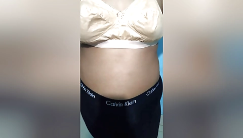 Indian hottie shows herself in a bra and panties naked