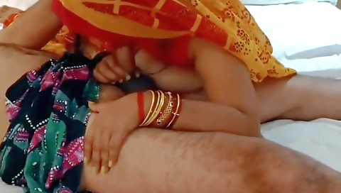 Indian bhabhi gets fucked in her big tits with old guy