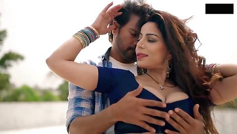 Indian MILF gets on the bed and gives a great blowjob