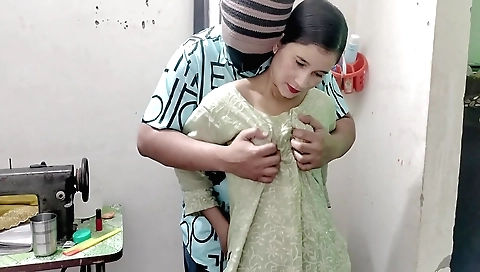 Indian brunette shows us her natural boobs and her pussy