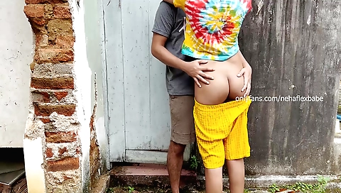Indian slut outside her campus gets fucked outside