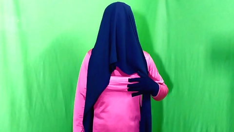 Indian amateur video with petite blonde girl playing