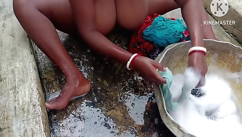 Indian amateur solo female showing her big natural tits