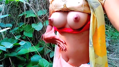 Indian Village Desi Women Injoy Outdoor Natural Boobs Hindi