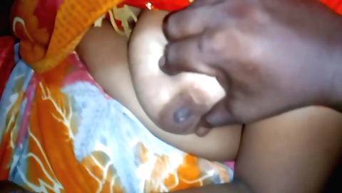 Amateur tamil girl playing with her pussy in POV video