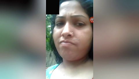 Sexy solo amateur chick is showing off her legs at hd