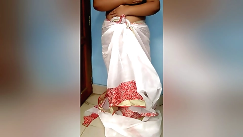 Indian slut masturbating in her solo vid on web camera