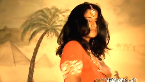 Indian girl with small tits is doing it on the floor