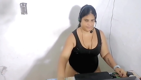 Gorgeous brunette milf squirt when alone in the living room