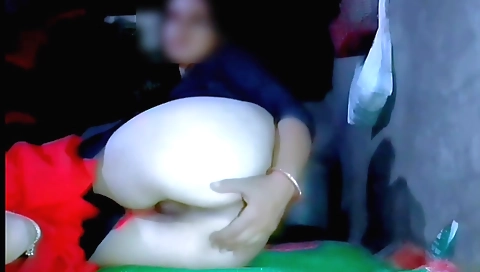 Indian beauties pussy tastes on her finger and lips