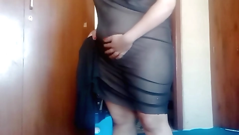 Horny brunette chick with a big ass in homemade porn vid