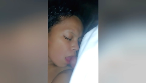 Indian chick showing off her body in a hot amateur video