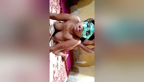 Indian girl gets her pussy fucked in amateur sex video