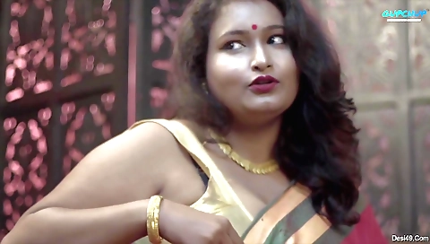 Curvy brunette milf with a nice face is the best one