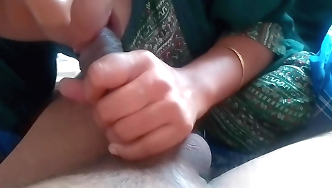 Hot amateur blowjob video features a lovely asian girl