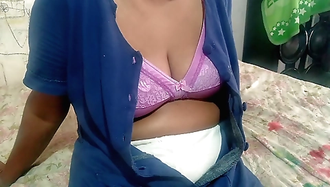 Indian bhabhi dammi shows off her sexy body on the web cam