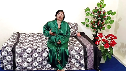 Pakistani teen with sexy boobs shows off her boobs