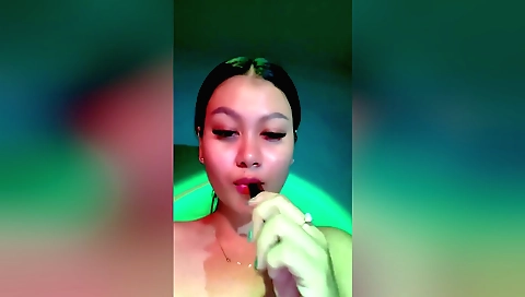 Indian teen 18+ with a thin body and hairy pussy has a solo sex tape