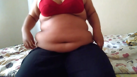 Indian babe with big booty gets fucked while sweeping