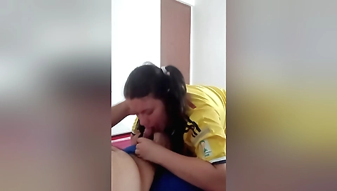 Stepmom fucks her stepson with her big juicy ass in amateur clip