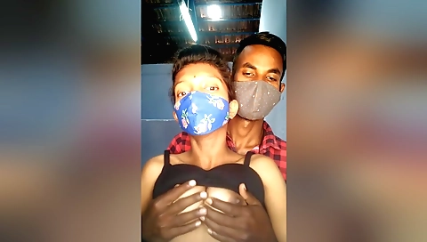 Indian brunette with a fat booty in homemade video