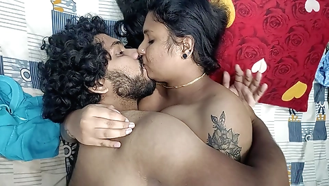 Indian ass girl rides her boyfriend in front of the camera