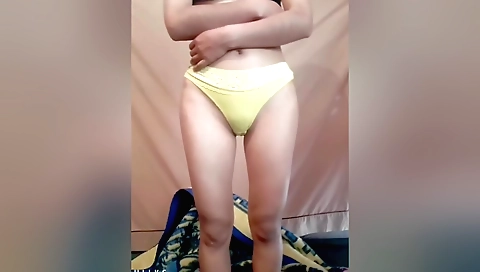 Amateur hairy video shows a sexy indian brunette girl