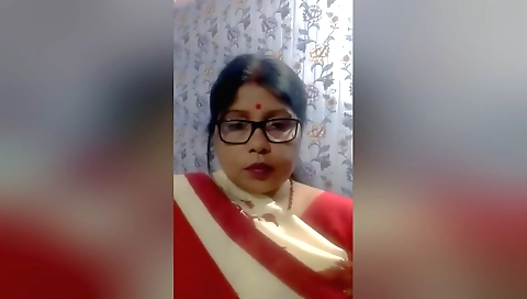 Hairy Indian girl showing her hairy pussy on webcam