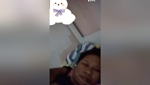 Indian blonde fingered in bed in amateur sex scene