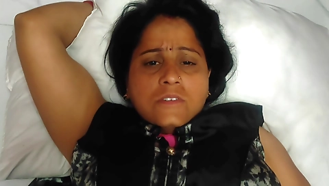 Indian brunette makes homemade porn video in her apartment