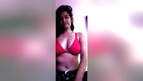 Sexy Indian Girl Sanjana Shows Her Boobs On Video Call 5