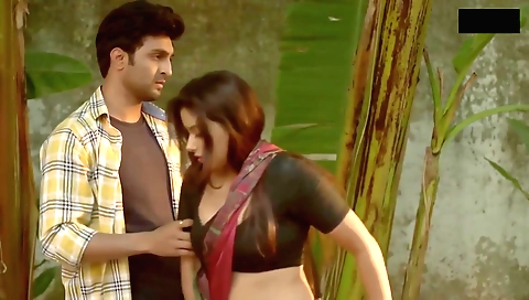 Indian babe with sexy lingerie gives a blowjob to big dick