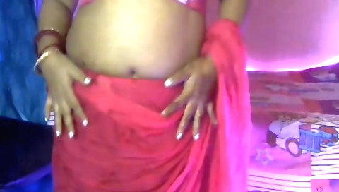 Indian amateur girl is showing off her nice figure