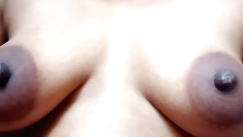 Mature girl fucks her pussy and dildo in homemade solo video