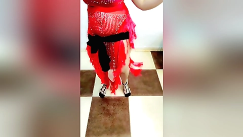 Amateur solo video showing a beautiful face and ass