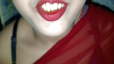 Indian beauty enjoys the man's erection in her mouth