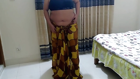 Indian whore fucks her lover's cock inside her ass