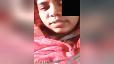 amateur brunette hairy girl exposing pussy on live cam