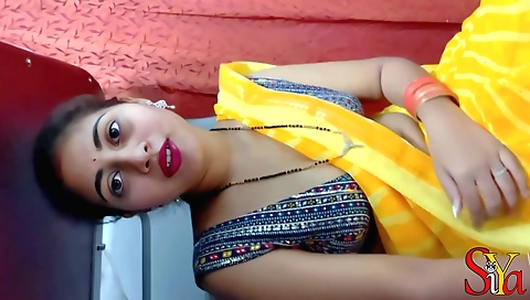 Indian Siya Bhabhi Honeymoon In Train With Strange Passenger